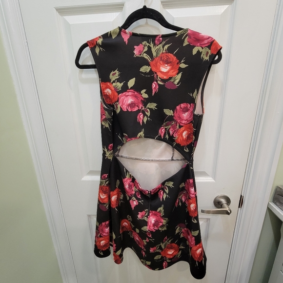 Forever 21 Cap Sleeve Floral Open Back Skater Dress (Size L) - Picture 2 of 3